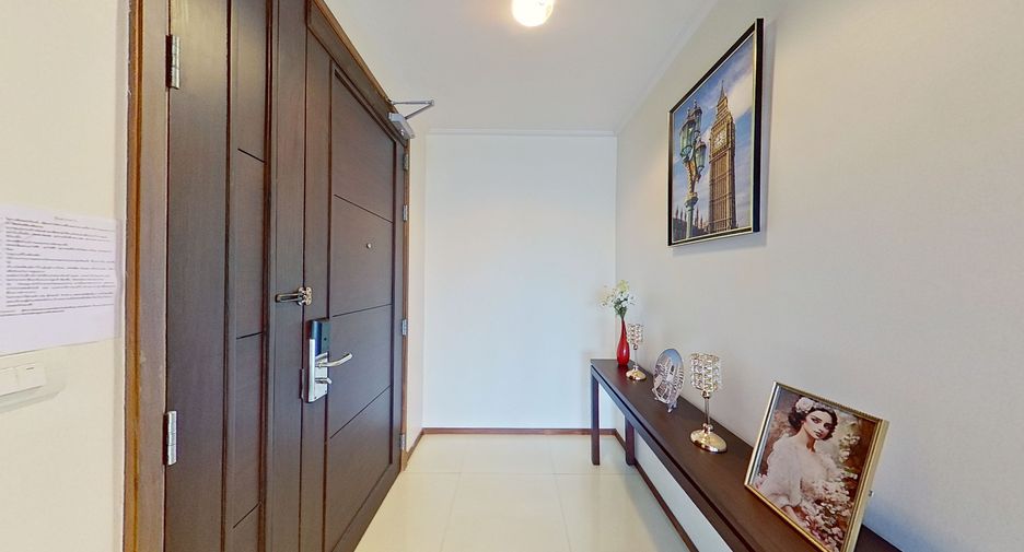 For rent 3 bedrooms condo in Watthana, Bangkok