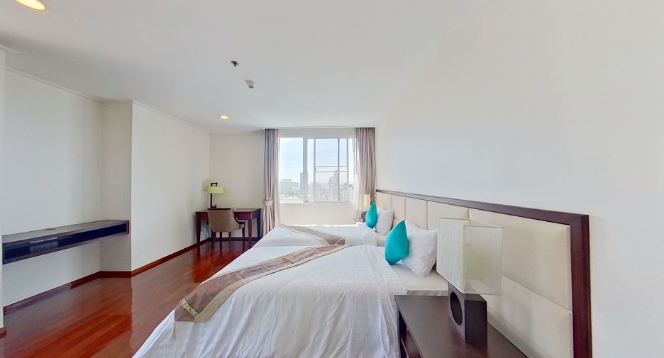 For rent 3 bedrooms condo in Watthana, Bangkok