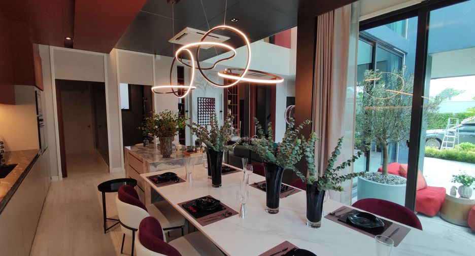 For sale 4 bedrooms house in Bang Na, Bangkok