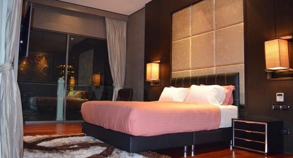 For rent 3 bedrooms condo in Watthana, Bangkok