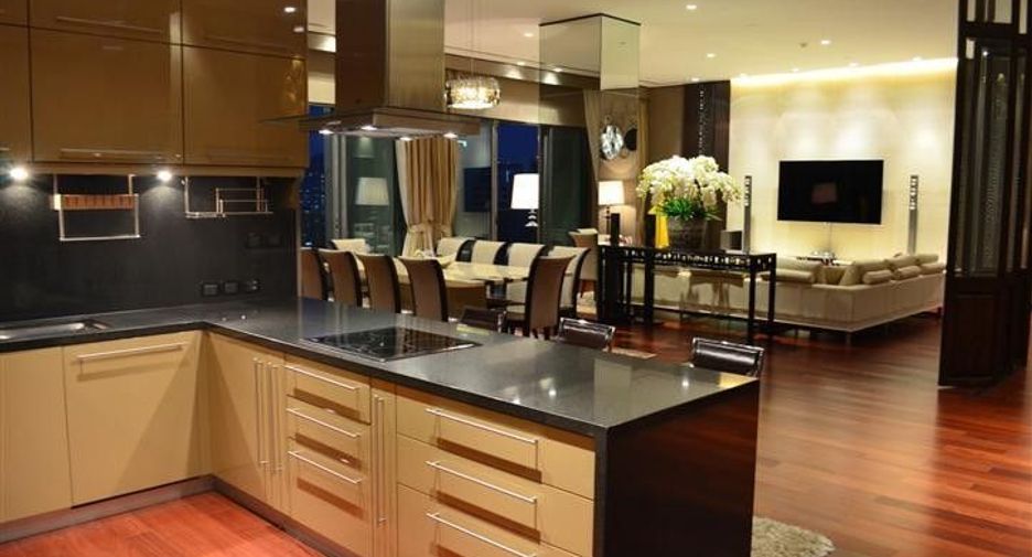 For rent 3 bedrooms condo in Watthana, Bangkok