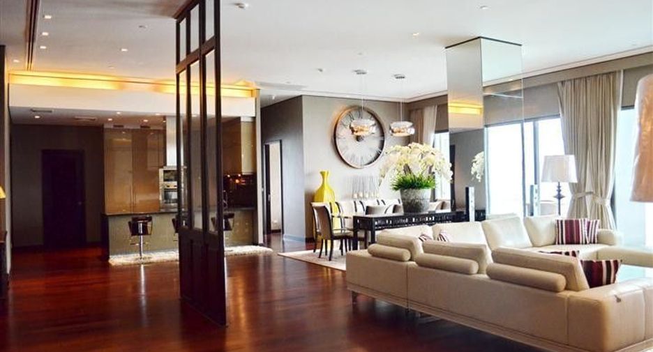 For rent 3 bedrooms condo in Watthana, Bangkok