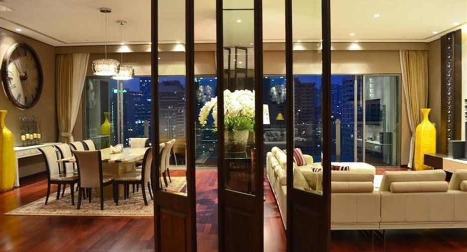 For rent 3 bedrooms condo in Watthana, Bangkok