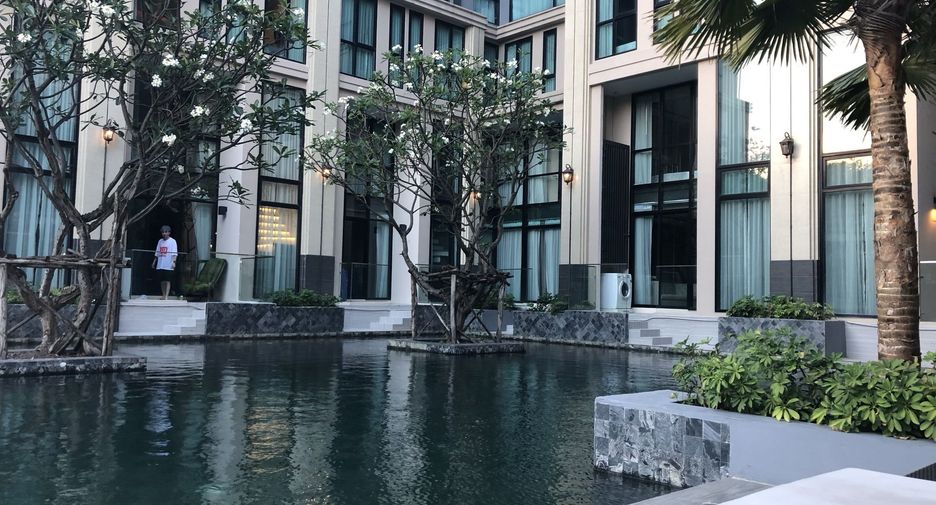 For sale 1 bed condo in Phra Khanong, Bangkok