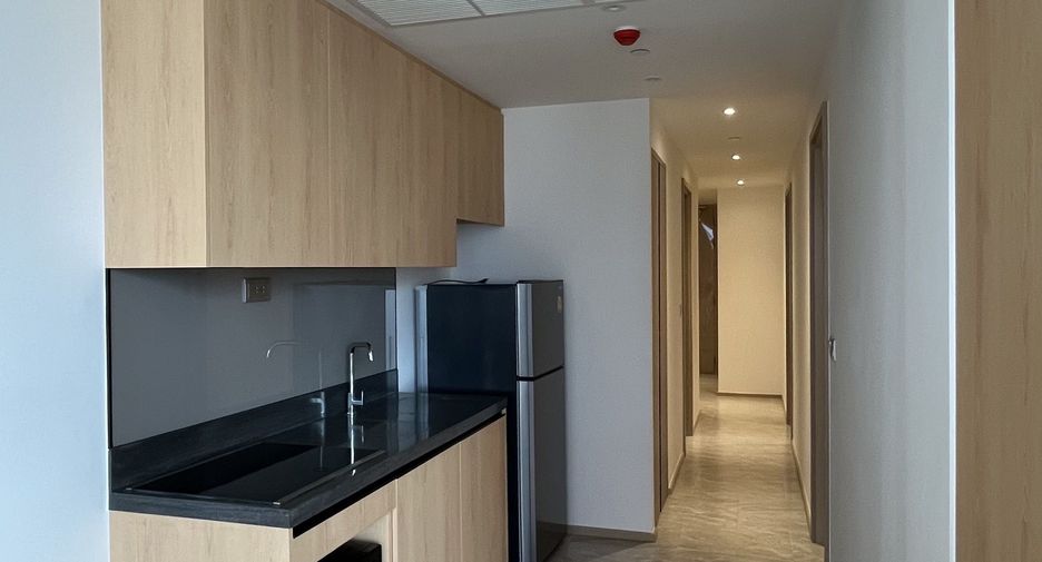 For rent 2 bedrooms condo in Huai Khwang, Bangkok