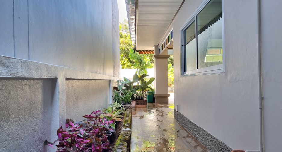 For rent 3 bedrooms villa in Mueang Phuket, Phuket