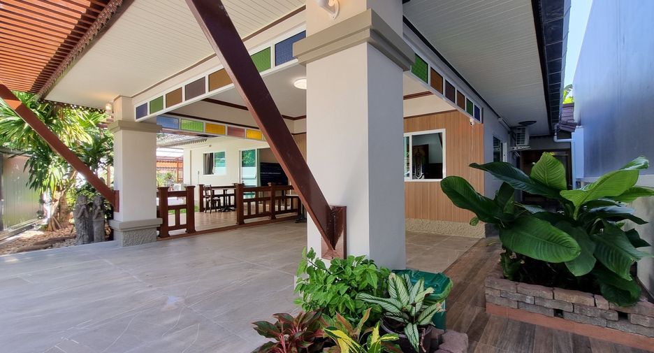 For rent 3 bedrooms villa in Mueang Phuket, Phuket