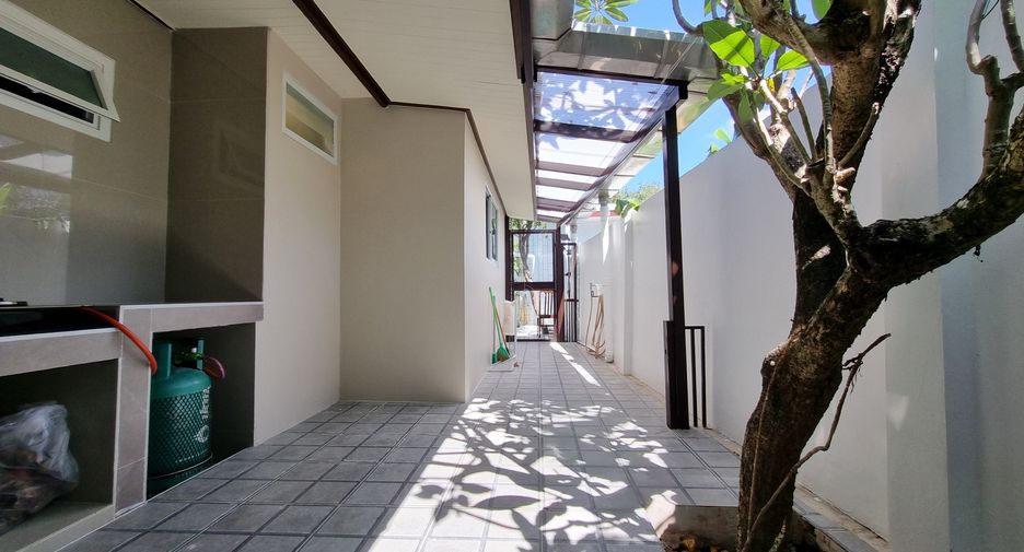 For rent 3 bedrooms villa in Mueang Phuket, Phuket