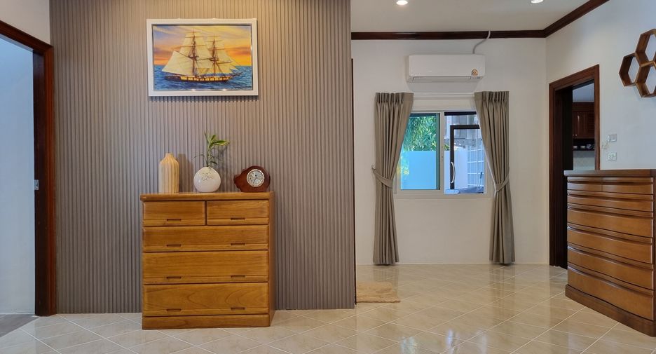 For rent 3 bedrooms villa in Mueang Phuket, Phuket