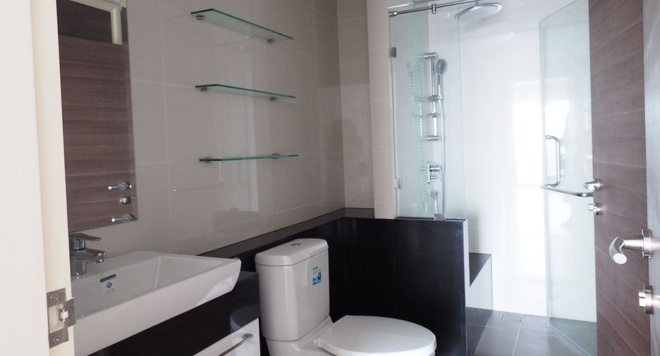 For rent 2 bedrooms condo in Yan Nawa, Bangkok