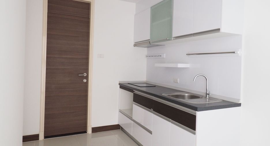 For rent 2 bedrooms condo in Yan Nawa, Bangkok