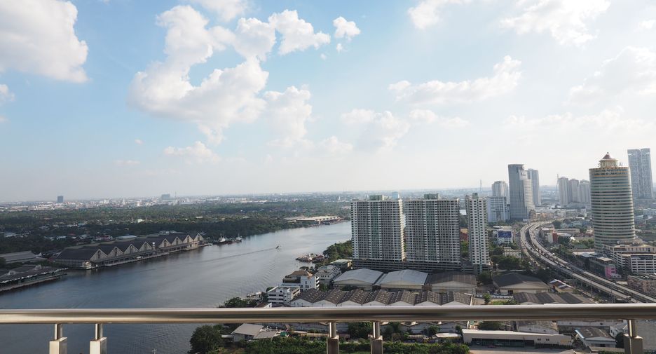 For rent 2 bedrooms condo in Yan Nawa, Bangkok