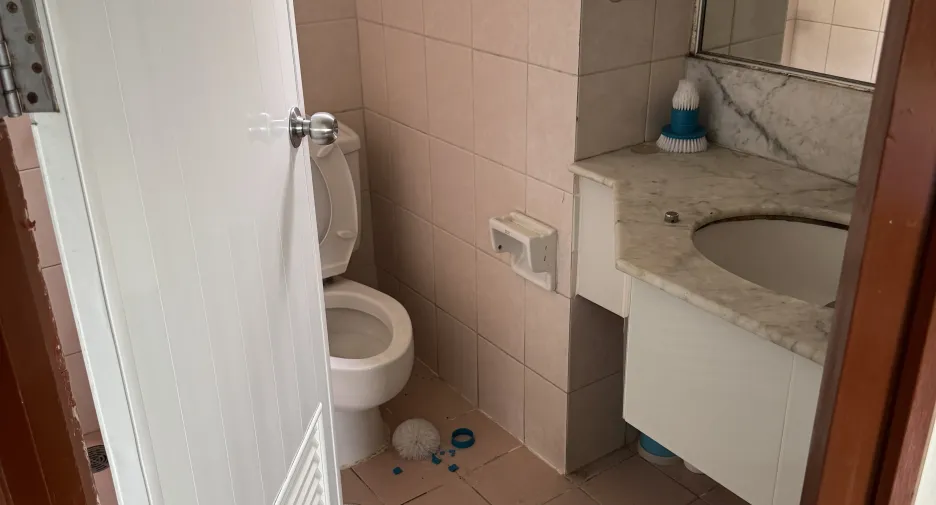 For sale and for rent 3 bedrooms apartment in Yan Nawa, Bangkok