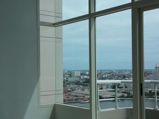 Condo en venta de 3 habitaciones en Bang Kho Laem, Bangkok