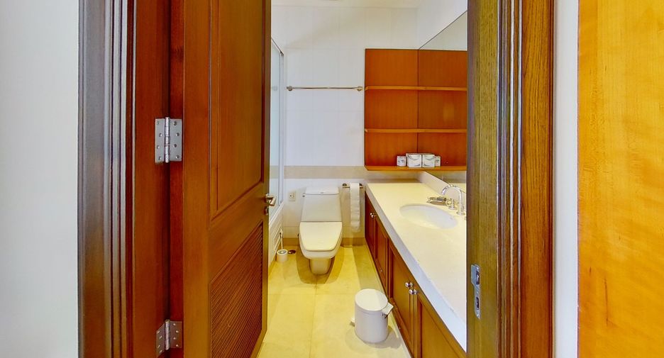 For sale and for rent 4 bedrooms condo in Khlong Toei, Bangkok