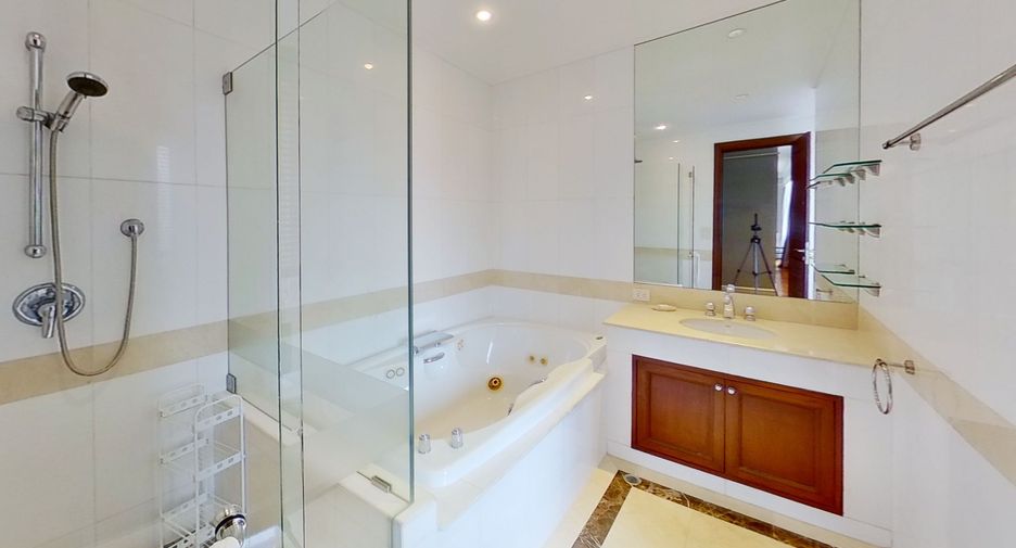 For sale and for rent 4 bedrooms condo in Khlong Toei, Bangkok