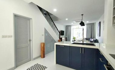 À louer 2 chambres maison de ville à Mueang Phuket, Phuket