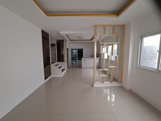 For sale 3 bedrooms townhouse in Bang Kapi, Bangkok