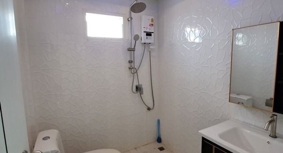 For sale 3 bedrooms townhouse in Bang Kapi, Bangkok