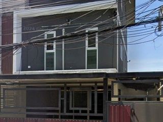 For sale 3 bedrooms townhouse in Bang Kapi, Bangkok
