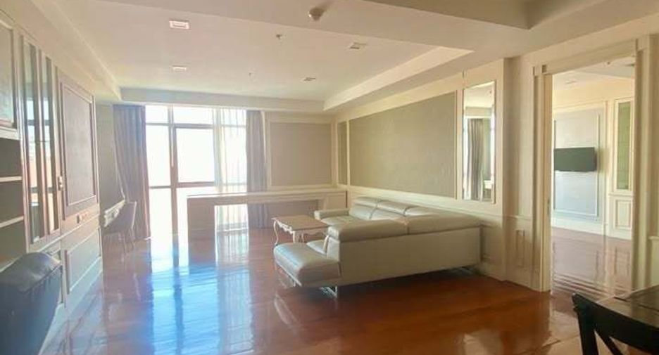For rent 3 bedrooms condo in Khlong Toei, Bangkok