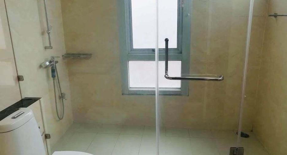 For rent 3 bedrooms condo in Khlong Toei, Bangkok