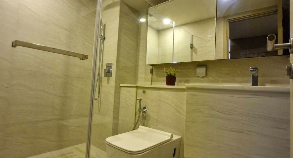 For rent 2 bedrooms condo in Ratchathewi, Bangkok