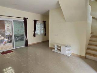 Casa adosada en venta de 3 habitaciones en Bang Sao Thong, Samut Prakan