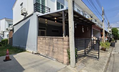 For sale 3 ベッドルーム townhouse in Bang Sao Thong, Samut Prakan