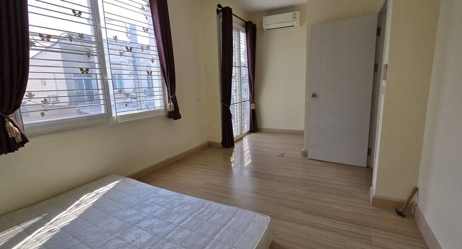 À vendre 3 chambres maison de ville à Bang Sao Thong, Samut Prakan