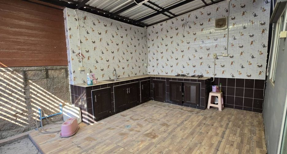 À vendre 3 chambres maison de ville à Bang Sao Thong, Samut Prakan