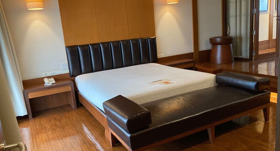 For sale and for rent 3 bedrooms townhouse in Watthana, Bangkok