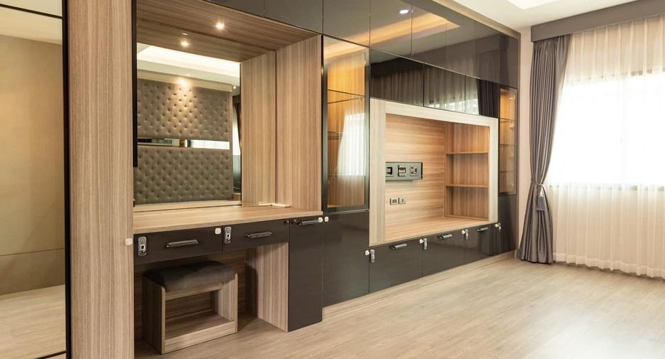 For sale 3 bedrooms townhouse in Lat Phrao, Bangkok