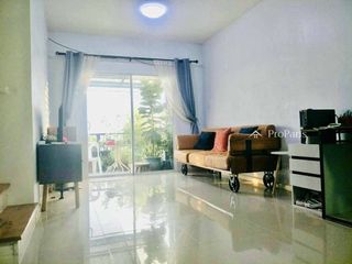 Casa adosada en venta de 3 habitaciones en Min Buri, Bangkok