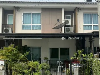 Casa adosada en venta de 3 habitaciones en Min Buri, Bangkok