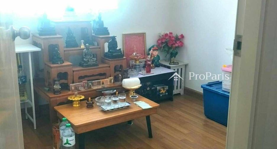 For sale 3 bedrooms townhouse in Min Buri, Bangkok
