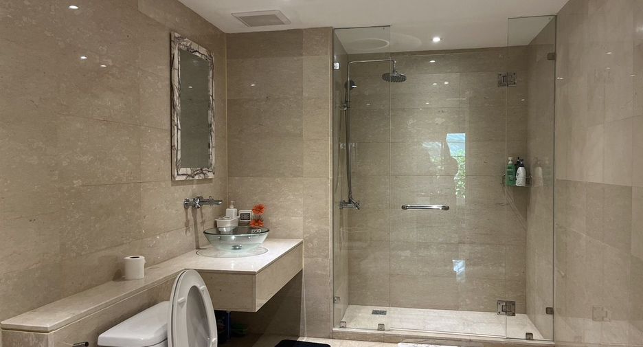 For sale 4 bedrooms condo in Khlong Toei, Bangkok