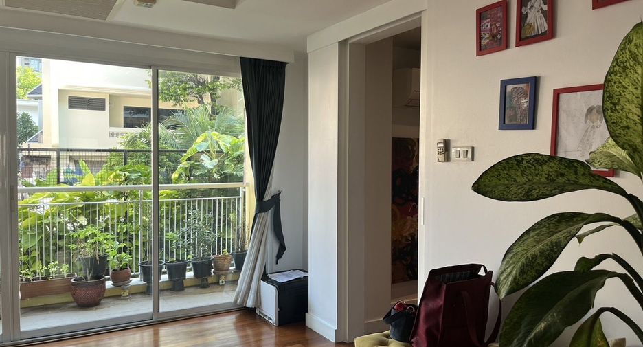 For sale 4 bedrooms condo in Khlong Toei, Bangkok
