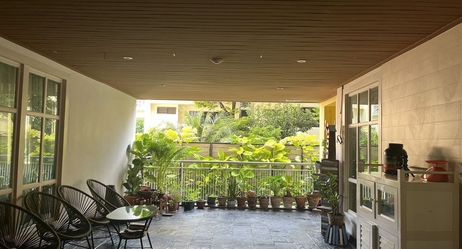 For sale 4 bedrooms condo in Khlong Toei, Bangkok