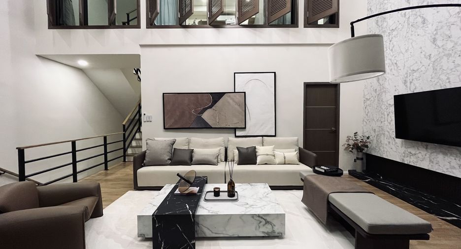 For sale 3 bedrooms townhouse in Wang Thonglang, Bangkok