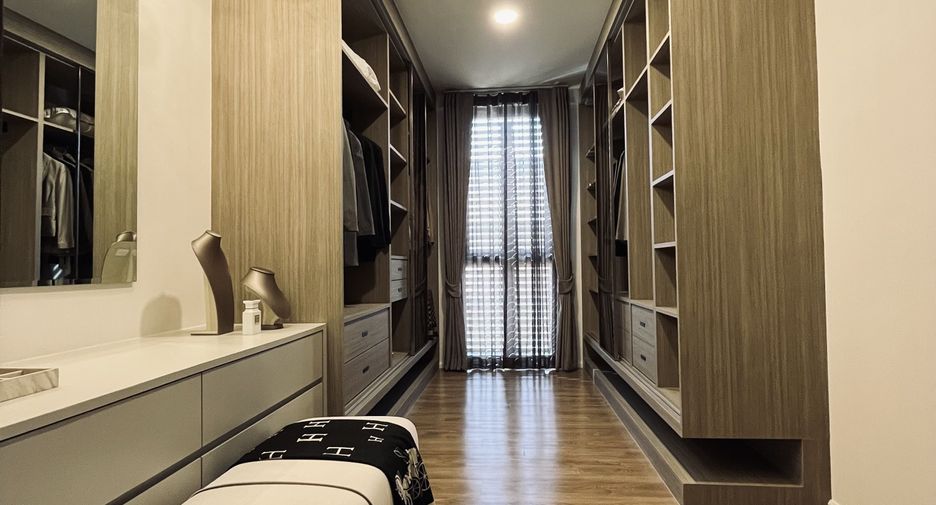 For sale 3 bedrooms townhouse in Wang Thonglang, Bangkok
