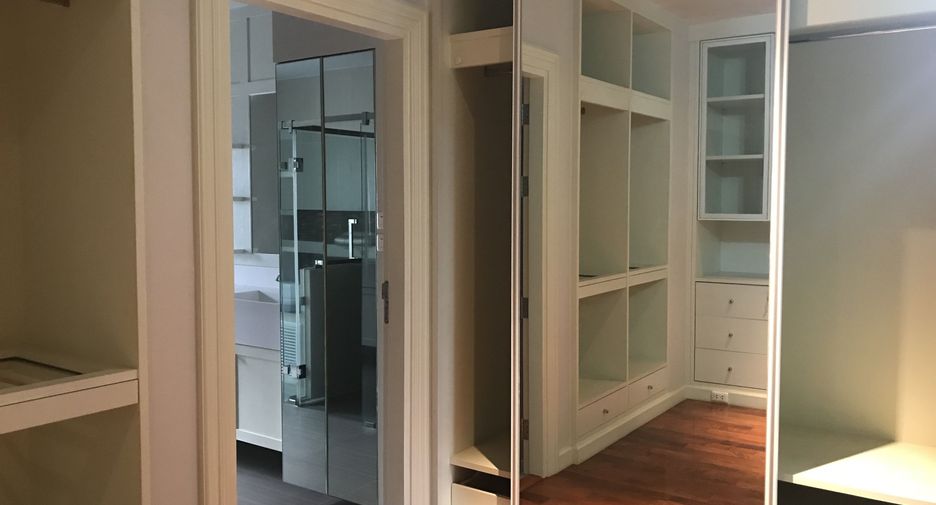 For rent 3 bedrooms apartment in Pathum Wan, Bangkok
