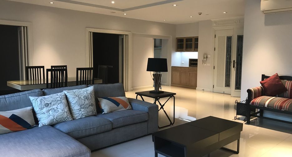 For rent 3 bedrooms apartment in Pathum Wan, Bangkok