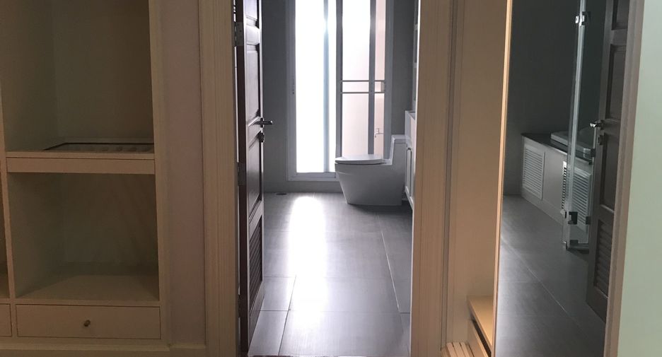 For rent 3 bedrooms apartment in Pathum Wan, Bangkok