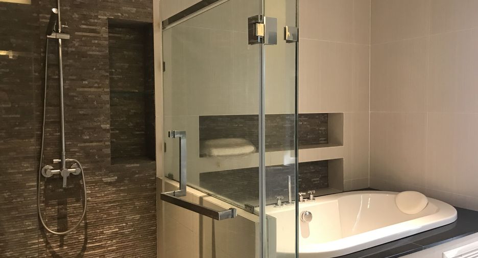 For rent 3 bedrooms apartment in Pathum Wan, Bangkok