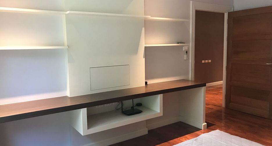For rent 3 bedrooms apartment in Pathum Wan, Bangkok