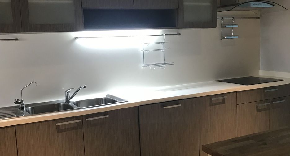 For rent 3 bedrooms apartment in Pathum Wan, Bangkok