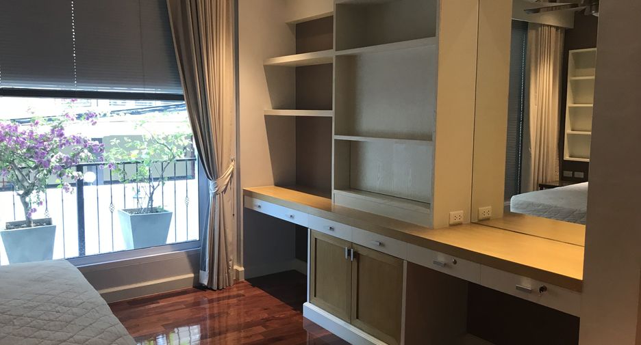 For rent 3 bedrooms apartment in Pathum Wan, Bangkok