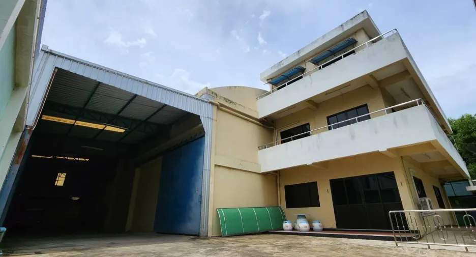 For rent 3 bedrooms house in Thawi Watthana, Bangkok