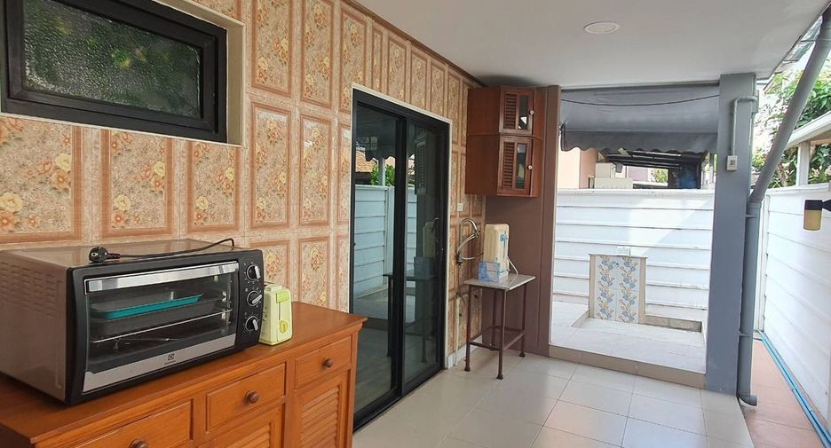 À louer 3 chambres maison à Saphan Sung, Bangkok